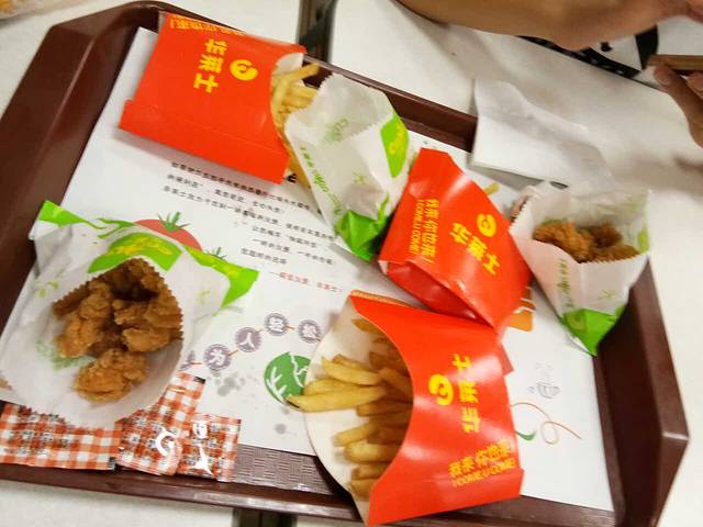 华莱士·全鸡汉堡(西六路齐赛店)