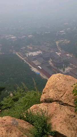 "景区环境很好，山前的水岩寺免费进没有门票，上山后石阶不是很陡，山也不是很高，上山后视野很开阔，..._碣石山景区"的评论图片