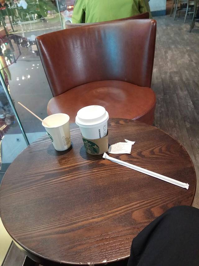 星巴克臻选(苏州昆山招商花园城店)