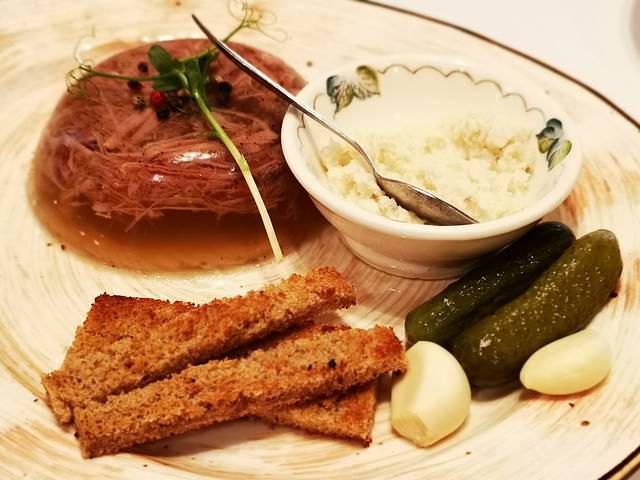 Russkiy Dvorik Restaurant