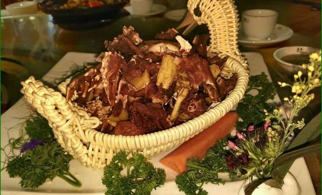 东方之猪四更烤乳猪(金垦总店)