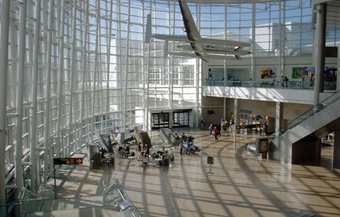 塔克马国际机场的图片
