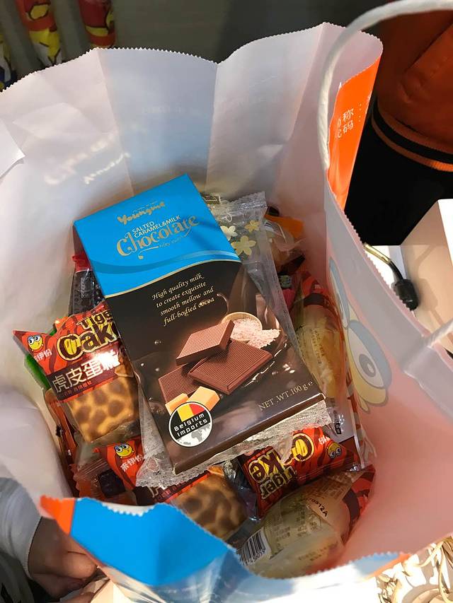 来伊份(洪福路店)