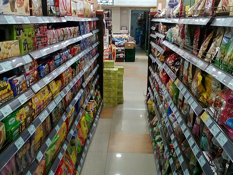 新百连锁超市(盛世春天店)旅游景点图片