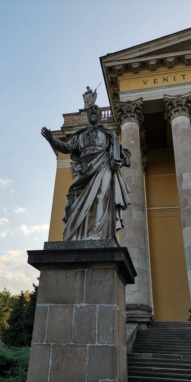 圣若望、圣弥额尔暨圣母无原罪圣殿总主教座堂