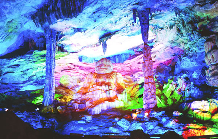 世纪冰川灵佛洞