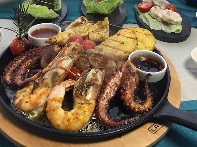 Roof Mezze 360 Restaurant