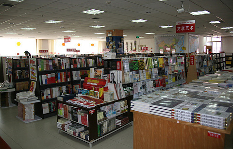 新华书店(地段街店)的图片