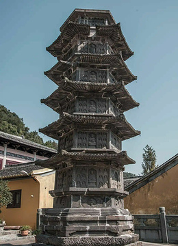 观音寺石塔的图片