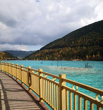 蓝月湖旅游景点攻略图