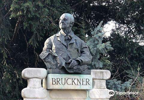 Bruckner Statue