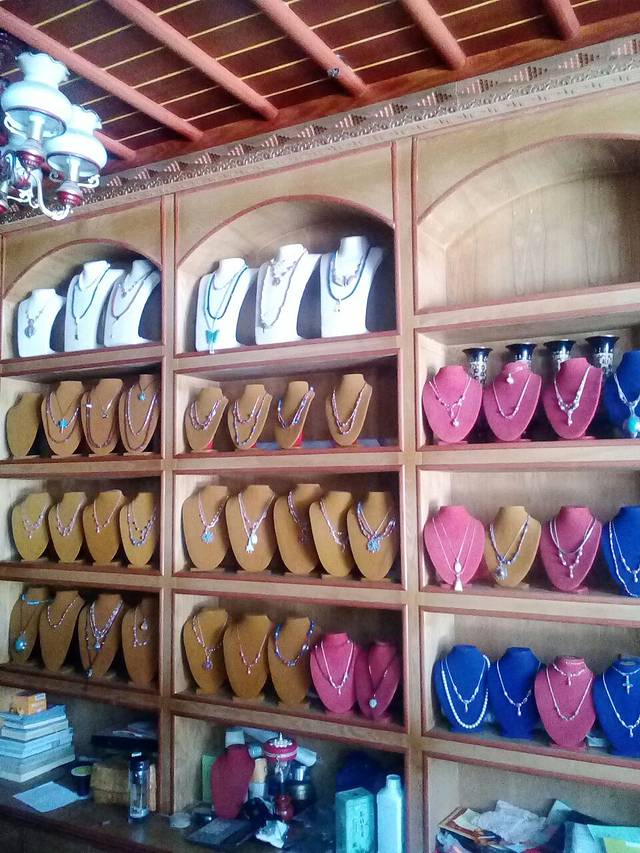 尼桑辰波商场(西藏自治区拉萨市八廓街步行街店)