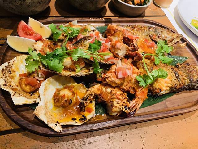 三亚艾迪逊酒店·海滩烧烤 BARBACOA·现场乐队·浪漫晚餐·烧烤海鲜