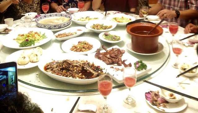 炖香园金白禾主题宴会酒店(二号路店)