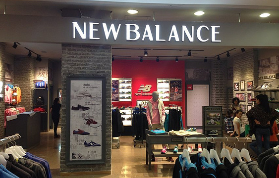 New Balance(新街口金鹰国际购物中心店)旅游景点图片