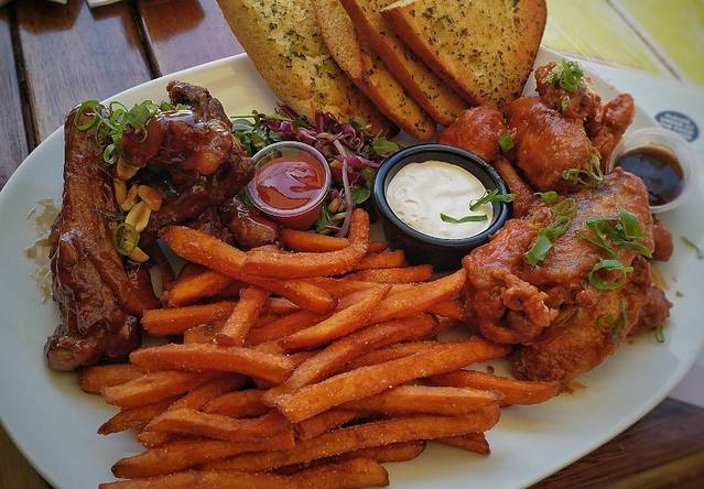 Rattle n Hum Bar & Grill