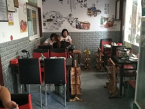 重庆鸡公煲土菜馆三河古镇店旅游景点图片
