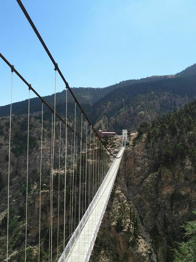 峡谷索桥