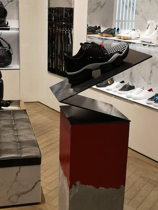 纪梵希(广州太古汇精品店)