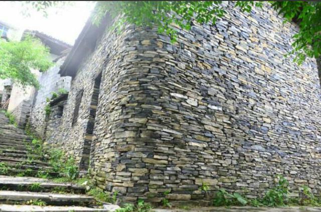 拉毫营盘石板寨