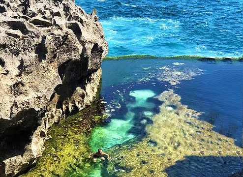 天神浴池（佩妮达岛）旅游景点图片