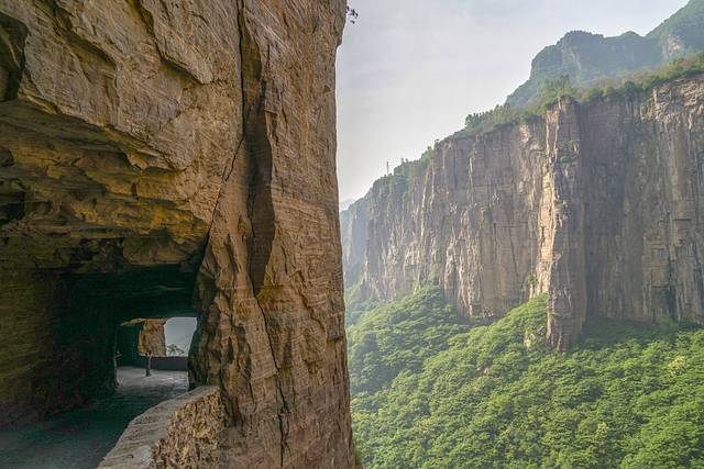 西方沟挂壁公路