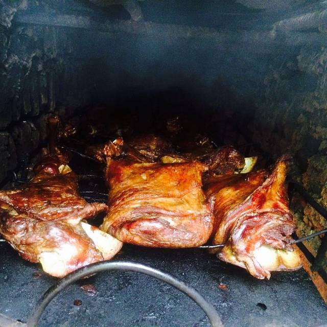 杨家庄土窑果木烤全羊