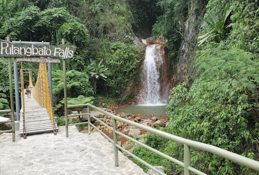 Pulang Bato Falls旅游景点图片