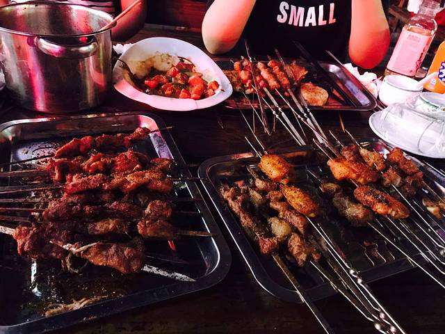 东门烤串坊(安丘店)