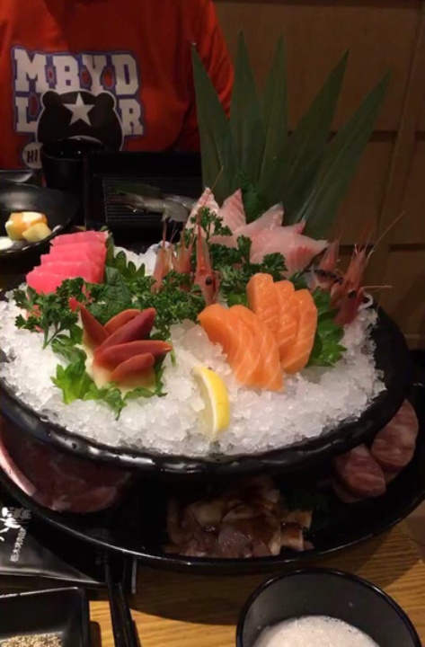 八幡無二·烤肉寿喜锅自助(盐城盐都万达广场店)