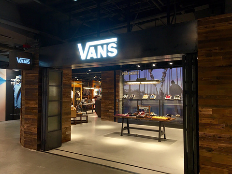 VANS(南开区新世界百货店)旅游景点图片