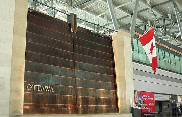 麦克唐纳卡蒂埃国际机场