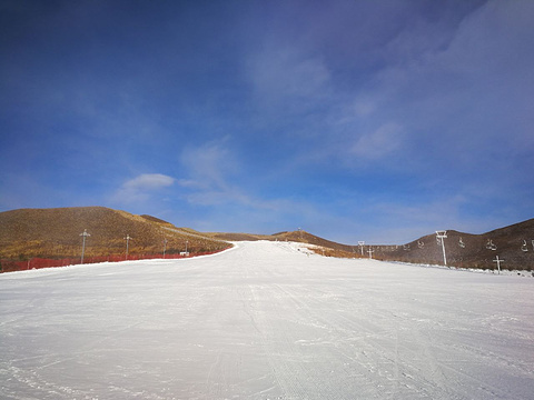 突泉温泉滑雪场