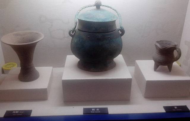 殷墟宫殿宗庙遗址-甲骨窖穴