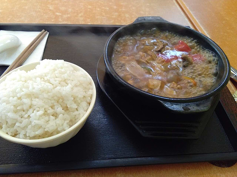 杨铭宇黄焖鸡米饭的图片