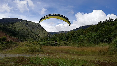 神山滑翔伞的图片