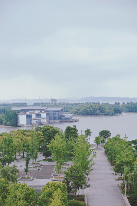 評論靖江麗園靖江因盆景而聞名,這城市中有一處精美的園林,本身就猶如