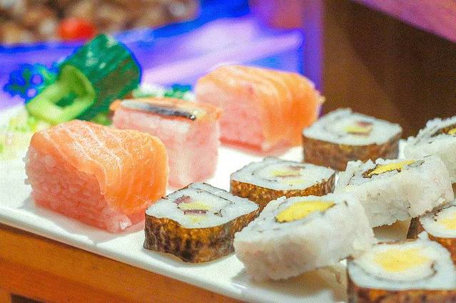 城市名人酒店·喝彩海鲜自助西餐厅