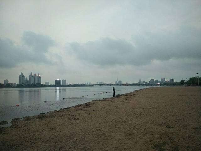 南阳解放纪念碑