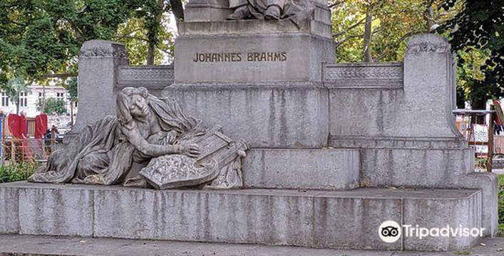 Brahms Statue旅游景点图片