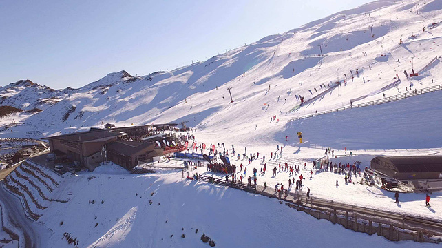 皇冠峰滑雪场旅游景点图片