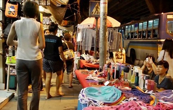 Ramkhamhaeng University Night Market旅游景点图片