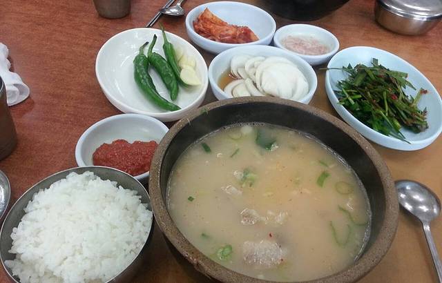 TWIN PORK SOUP WITH SOUP