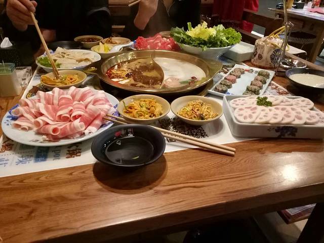 辣莊重庆老火锅(东港店)