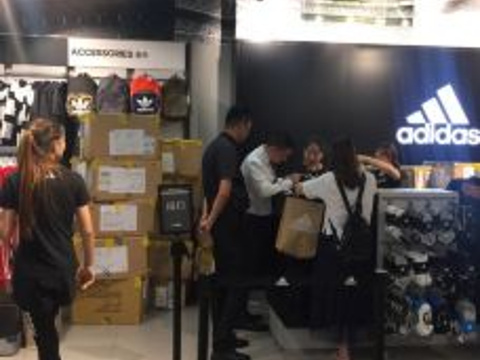 三叶草Adidas Originals(远洋城店)旅游景点图片