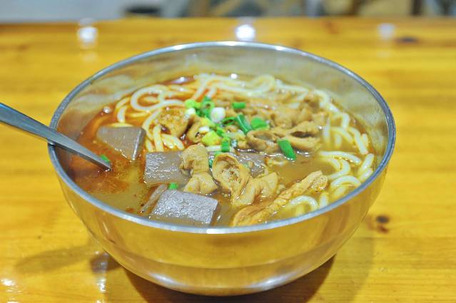 白象老谎猪脏粉(安居小区店)