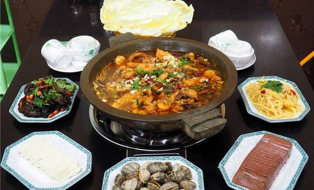 蔡记石锅鱼·小龙虾(四季花城店)