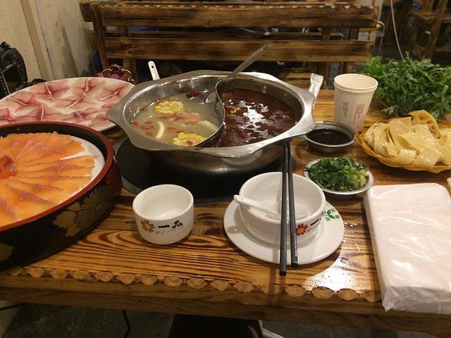 江措斑鱼庄（三文鱼火锅）