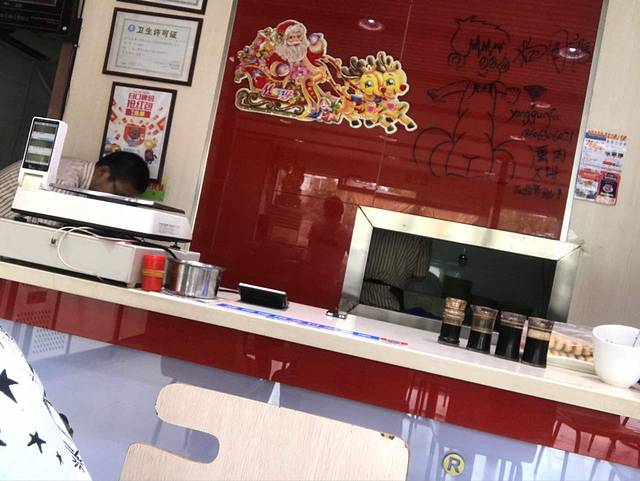 捉鸭计·吮指鸭爪爪干锅(建业街店)