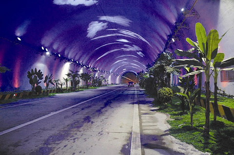 秦岭终南山公路隧道的图片